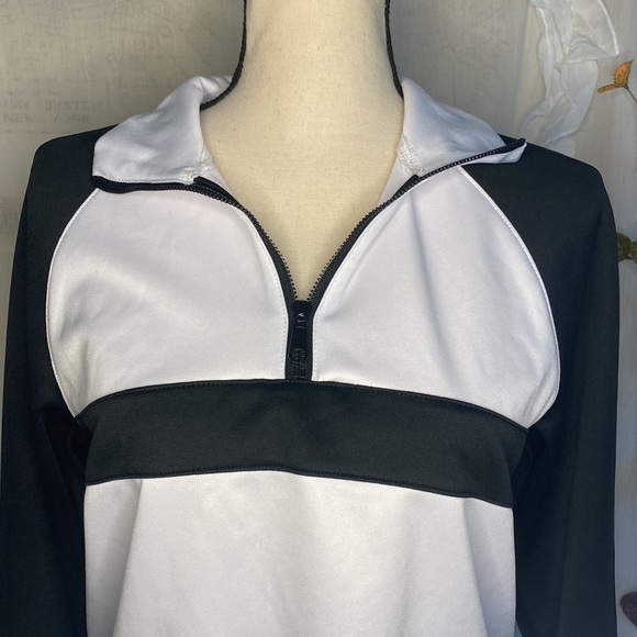 Urban Outfitters Black White‎ Cropped Pullover Top Size Medium - Picture 5 of 7